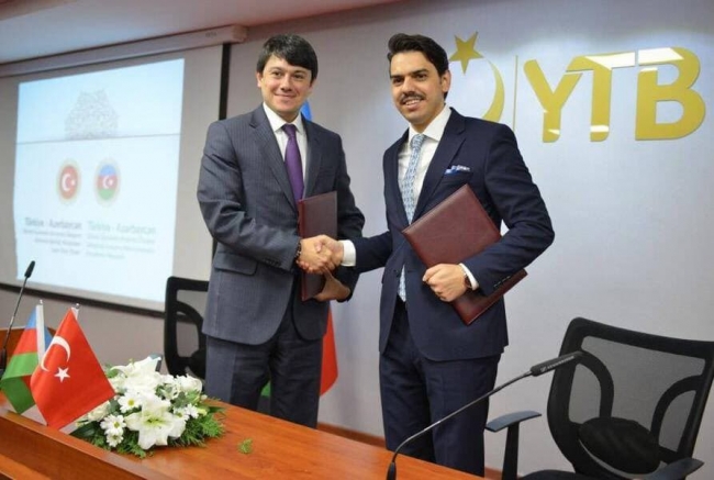 YTB Başkanı Abdullah Eren (sağda) ile Azerbaycan Diasporadan Sorumlu Devlet Komitesi Başkanı Fuad Muradov